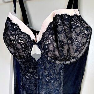 Victoria’s Secret Lace Corset Bra w/ Garter Black 36DD & matching thong L NWOT